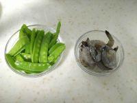 荷兰豆腰果炒鲜虾的做法步骤2