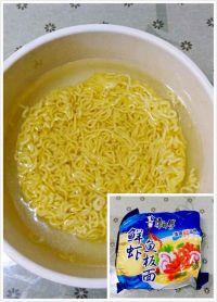 鸡丝棒棒凉面#小虾创意料理#的做法步骤1