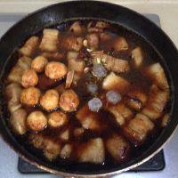 虎皮蛋焖红烧肉的做法步骤8