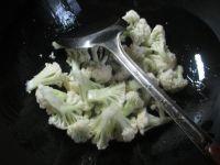 黄花菜炒花菜的做法步骤4