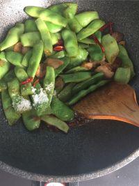 五花肉炖油豆角的做法步骤9