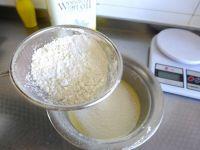 香蕉戚风蛋糕的做法步骤8