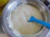 香蕉戚风蛋糕的做法步骤14