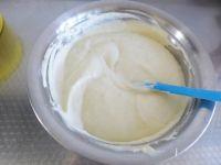 香蕉戚风蛋糕的做法步骤16