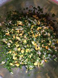 韭菜鸡蛋扇贝丁馅饼的做法步骤3