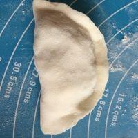 韭菜盒子的做法步骤10