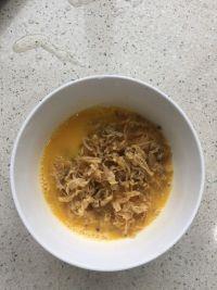 裙边鸡蛋面#小虾创意料理#的做法步骤2