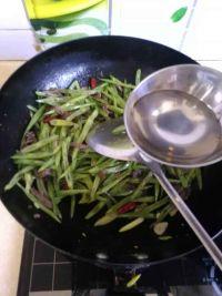 梅豆丝炒牛肉的做法步骤7
