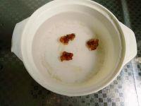 桃胶蔓越莓薏仁羹的做法步骤2