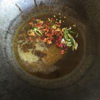 尖椒炒花生米的做法步骤4