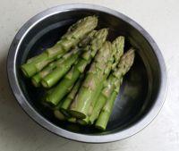 芦笋培根卷的做法步骤2