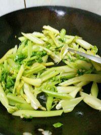 素炒芹菜的做法步骤5