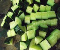 黄瓜胡萝卜鸡丁的做法步骤1