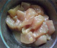 黄瓜胡萝卜鸡丁的做法步骤4