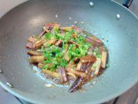 咸肉烧茄子的做法步骤8