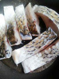 苦瓜焖草鱼的做法步骤3