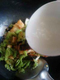 苦瓜焖草鱼的做法步骤9