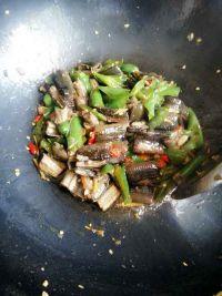 青椒炒黄鳝的做法步骤12