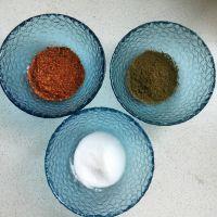 新疆烤羊肉串的做法步骤3