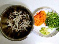 素炒蟹味菇的做法步骤3