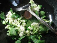 浓汤宝青菜花菜的做法步骤3