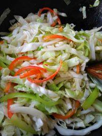 包菜炒莜面的做法步骤9