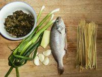 黄鱼煨面的做法步骤1