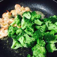 西兰花虾球的做法步骤7