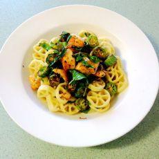 白汁三文鱼秋葵煮意粉