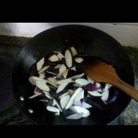 胡萝卜炒茄子的做法步骤4