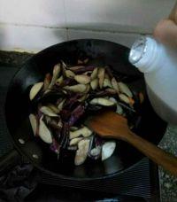 胡萝卜炒茄子的做法步骤5