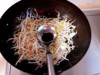 鲍菇豆芽的做法步骤4