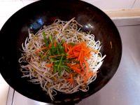 鲍菇豆芽的做法步骤7