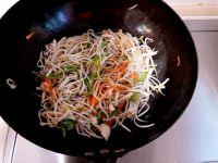 鲍菇豆芽的做法步骤8