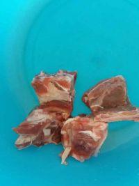 猪尾骨红萝卜玉米汤的做法步骤2