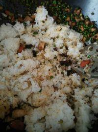蒜臺炒饭的做法步骤12