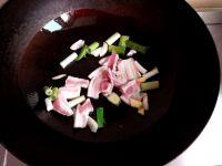 五花肉炖黄花菜的做法步骤2