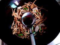 五花肉炖黄花菜的做法步骤5