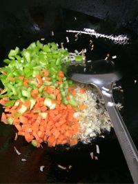 鲫鱼籽炒鸡蛋的做法步骤2