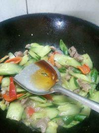 青瓜小炒肉的做法步骤8