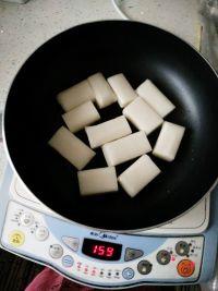 香煎酱油年糕的做法步骤3