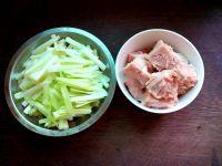 韭黄炒午餐肉的做法步骤1