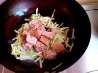 韭黄炒午餐肉的做法步骤5