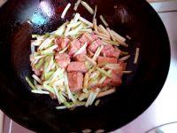 韭黄炒午餐肉的做法步骤6
