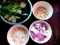 油菜炒虾皮的做法步骤1