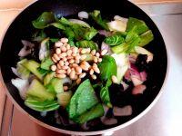 油菜炒虾皮的做法步骤7