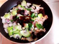 油菜炒虾皮的做法步骤9