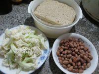 花生米烤麸煮花菜的做法步骤1