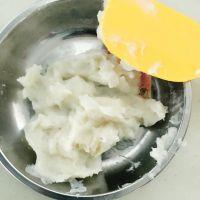 花朵椰蓉馅酸奶面包的做法步骤2