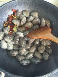 麻辣蚬子的做法步骤5